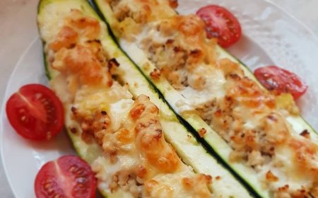 Csirkés töltött cukkini