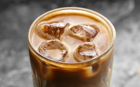 Jeges kávé: Hűsítő ital a forró napokra